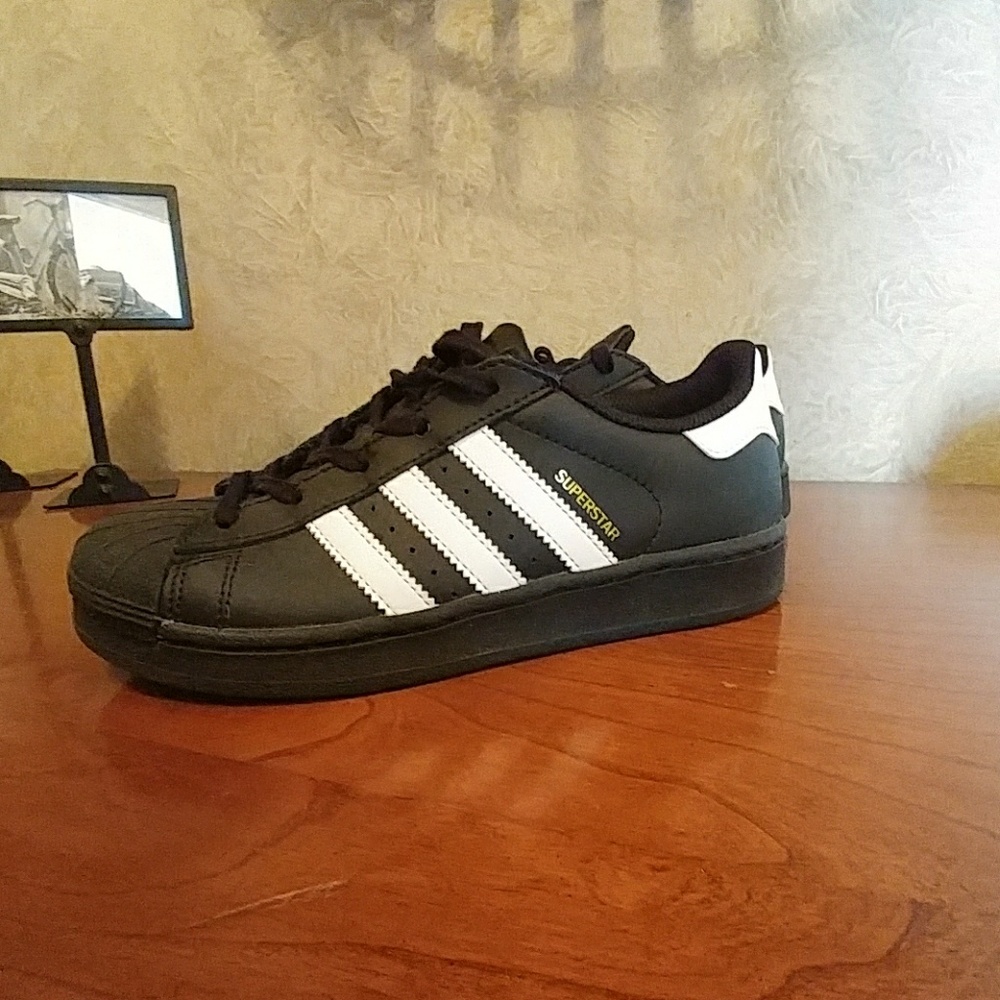 Adidas Superstar Shoes - Youth Size 2; Fits size 5